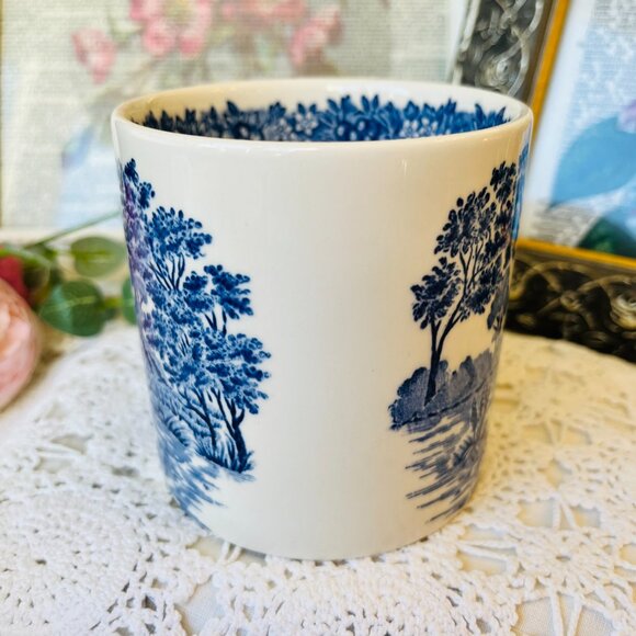 Wedgwood Romantic England Blue and White Mug - Picture 5 of 10